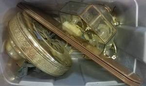lot 200 image: CEILING FANS WITH ACCESSORIES AS SHOWN.