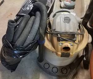 lot 201 image: RIDGID 2IN1 16 GALLON 6.5 HP BLOWER VAC AS SHOWN.