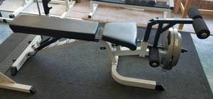 lot 3 image: BODY SOLID WEIGHT BENCH AS SHOWN. WEIGHTS NOT INCLUDED.