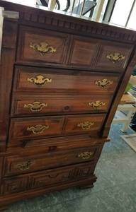 lot 22 image: VINTAGE CHEST OF DRAWERS IN STYLECOLORCONDITION SHOWN. MATCHES LOT #21.
