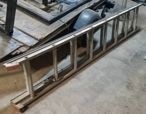 lot 232 image: ALUMINUM EXTENSION LADDER AS SHOWN.