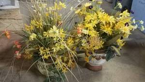 lot 250 image: LOT OF FLORAL ARRANGEMENTSVASES AS SHOWN.