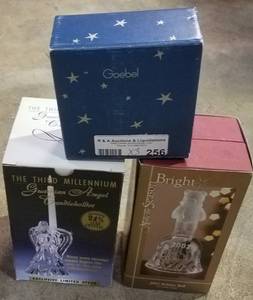 lot 256 image: LOT OF 3 CHRISTMAS THEMED CRYSTAL FIGURES AS SHOWN. YOU ARE BIDDING BY THE PIECE.
