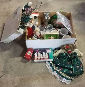lot 257 image: ASSORTED CHRISTMAS RELATED DECOR AND MORE.