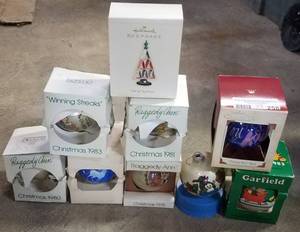 lot 258 image: VINTAGE ORNAMENTS AS SHOWN. YOU ARE BIDDING BY THE PIECE. CHECK THEM OUT