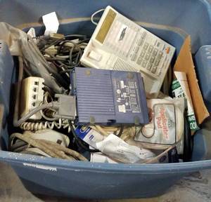 lot 276 image: LOT OF PHONES AND CABLES AS SHOWN.