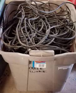 lot 281 image: LARGE LOT OF CORDS AND CABLES AS SHOWN.