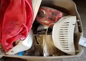 lot 284 image: LOT OF PHONES AND MISCELLANEOUS ITEMS AS SHOWN.