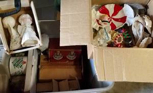 lot 300 image: LOT OF ASSORTED CHRISTMAS ITEMS AS SHOWN. NICE MIXED LOT