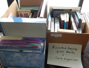 lot 578 image: LOT OF EVERYDAY GIFT BOOKS, CARDS, ORGANIZER AND MORE AS SHOWN.