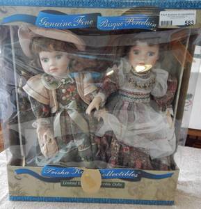 lot 583 image: COLLECTABLE PORCELAIN DOLLS IN BOX AS SHOWN.