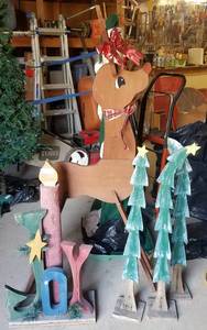 lot 312 image: WOODEN OUTDOOR CHRISTMAS DECOR AS SHOWN
