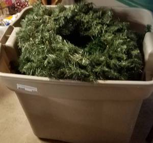 lot 320 image: LOT OF CHRISTMAS WREATHS AS SHOWN