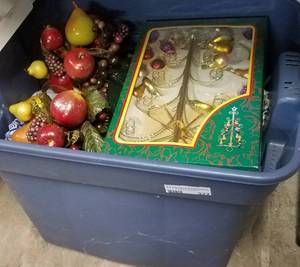 lot 322 image: LOT OF CHRISTMAS DECOR AS SHOWN