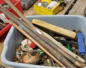 lot 331 image: LOT OF COPPER FITTINGS AND MORE AS SHOWN.