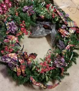 lot 337 image: LOT OF CHRISTMAS WREATHS AS SHOWN