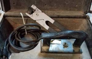 lot 357 image: TOOLS FOR REMOVING GLASS AS SHOWN.