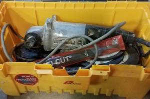 lot 370 image: MAKITA 180 MM DISC ELECTRIC GRINDER MODEL GA7001 AS SHOWN.