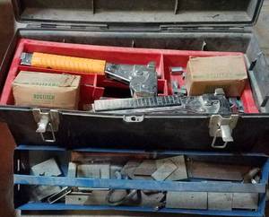 lot 391 image: LOT OF ASSORTED STAPLE GUNS AND ACCESSORIES AS SHOWN.
