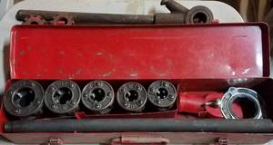 lot 398 image: 5-PIECE PIPE THREADER SET IN CASE PLUS MORE AS SHOWN.