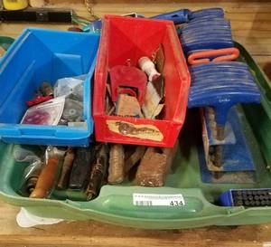 lot 434 image: MIXED LOT OF TOOLS INCLUDING T-HANDLE HEX KEYS AND MUCH MORE AS SHOWN. GREAT MIXED LOT