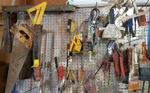 lot 445 image: LARGE LOT OF ASSORTED TOOLS AND ACCESSORIES AS SHOWN IN PICTURES. SEE PICTURES GREAT MIXED LOT