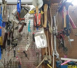 lot 446 image: LARGE LOT OF ASSORTED TOOLS AND ACCESSORIES AS SHOWN IN PICTURES. SEE PICTURES GREAT MIXED LOT
