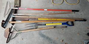 lot 455 image: LOT OF 8 TOOLS INCLUDING RAKE, SHOVEL AND MORE. YOU ARE BIDDING BY THE PIECE