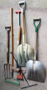lot 460 image: LOT OF 7 TOOLS INCLUDING RAKE, SHOVEL AND MORE. YOU ARE BIDDING BY THE PIECE