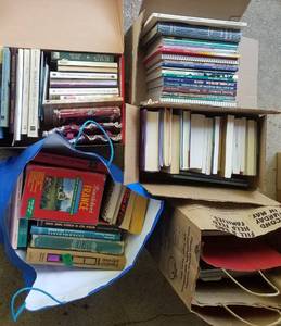 lot 490 image: 5 BUNDLES OF ASSORTED BOOKS AS SHOWN. YOU ARE BIDDING BY THE BUNDLE
