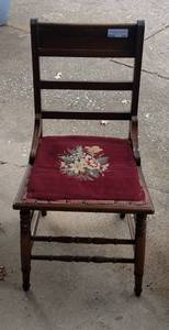 lot 491 image: ANTIQUE DINING ROOM CHAIR IN STYLECOLORCONDITION SHOWN.