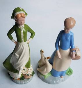 lot 496 image: 2 GLAZED PORCELAIN-STYLE FIGURES AS SHOWN. YOU ARE BIDDING BY THE PIECE