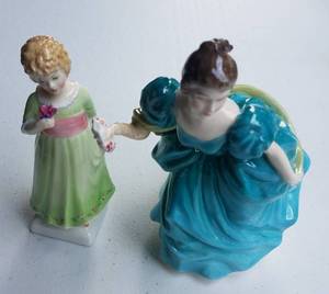 lot 500 image: 2 ROYAL DOULTON FIGURES AS SHOWN. YOU ARE BIDDING BY THE PIECE