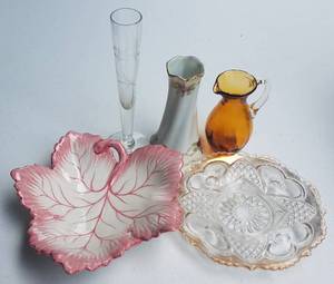 lot 507 image: ASSORTED CERAMIC AND GLASS DECOR AS SHOWN.