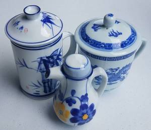 lot 508 image: LOT OF CERAMIC SMALL DISHES AS SHOWN.