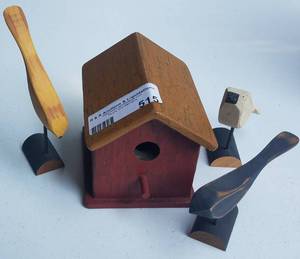 lot 515 image: VINTAGE WOOD BIRD HOUSE WITH FREE STANDING BIRDS IN STYLECOLORCONDITION SHOWN.