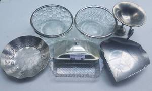 lot 522 image: PRESSED ALUMINUM DISHES AND GLASS BOWLS AS SHOWN.