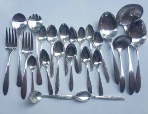 lot 523 image: VINTAGE SILVERPLATE FLATWARE PIECES AS SHOWN.