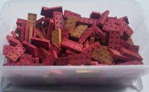 lot 531 image: LOT OF VINTAGE LEGO-STYLE WOOD BUILDING BLOCKS IN VARIOUS SIZES AS SHOWN. CHECK THESE OUT