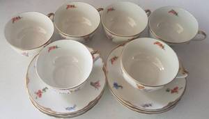 lot 552 image: LOT OF CHINA DISHES IN STYLECOLORCONDITION SHOWN.