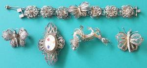 lot 591 image: ANTIQUE PRE-DEPRESSION ERA SILESIAN WIREWORK JEWELRY