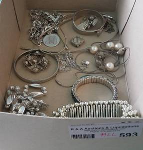 lot 593 image: LOT OF FASHION JEWELRY AS SHOWN.