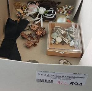 lot 594 image: LOT OF FASHION JEWELRY AND MORE AS SHOWN.