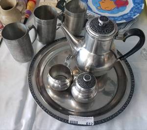 lot 612 image: VINTAGE ONEIDA CUSTOM 188 STAINLESS STEEL TEA SET (JAPAN) PLUS MORE AS SHOWN.