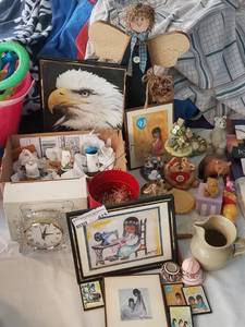 lot 615 image: LOT OF ASSORTED HOME DECOR ITEMS AS SHOWN.