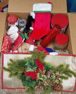 lot 639 image: LOT OF CHRISTMAS DECOR AS SHOWN