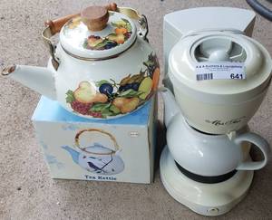 lot 641 image: LOT OF TEAPOTS AND TEA MAKER AS SHOWN.