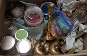 lot 647 image: LOT OF ASSORTED ITEMS INCLUDING CANDLES, CANDLESTICK HOLDERS AND MORE AS SHOWN.
