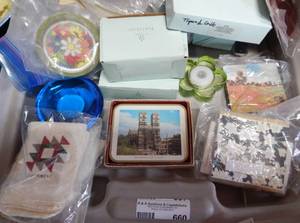 lot 660 image: LOT OF TEA LIGHTS, CANDLE HOLDERS, DECOR AND MORE AS SHOWN.