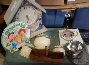 lot 662 image: CABBAGE PATCH TABLE CENTERPIECE, WALL DECOR AND MORE AS SHOWN.